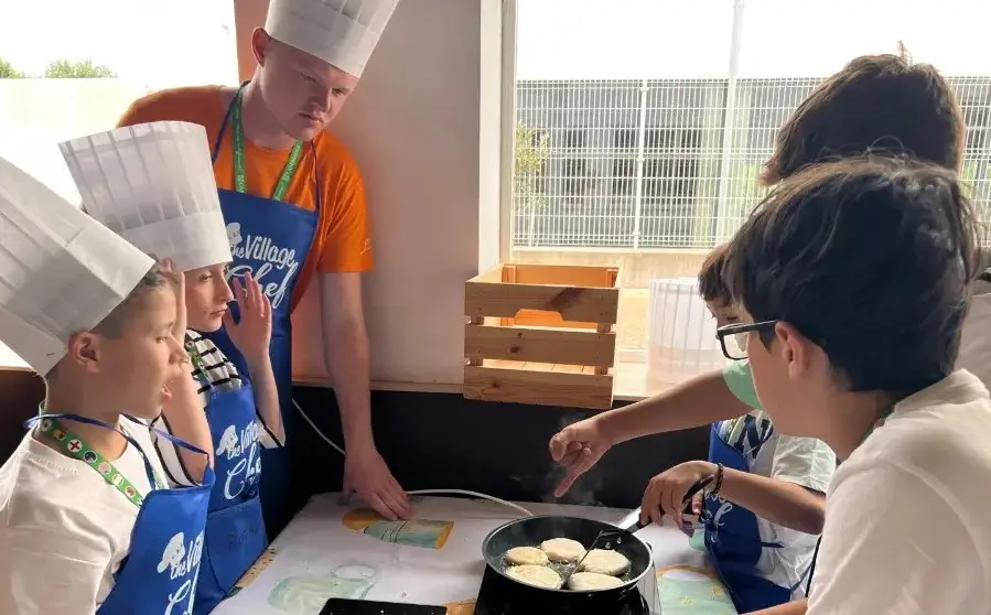 Activité de cuisine en anglais avec un coach anglophone pour 5 participants.