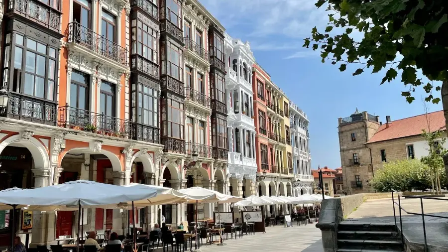 Ciudad milenaria de Avilés, donde tiene lugar el campamento en inglés the Village