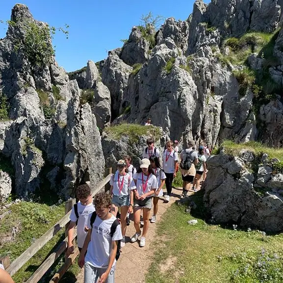 Ausflug zwischen imposanten Felsen im Englischlager