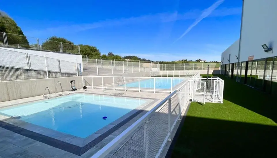 Outdoor pools of the English summer camp